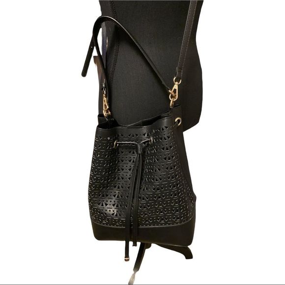 Drawstring bucket crossbody purse - Picture 1 of 3